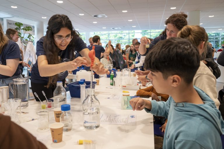 Maak een ketting of sleutelhanger met jouw DNA