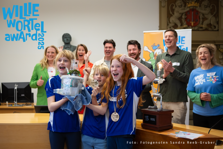 Winnaars WWA25 presenteren voor Tommy Tomato