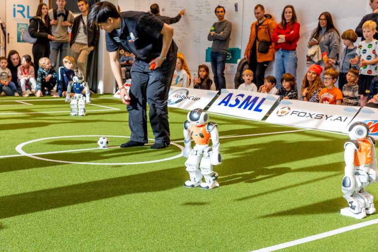 Op bezoek bij voetbalrobots