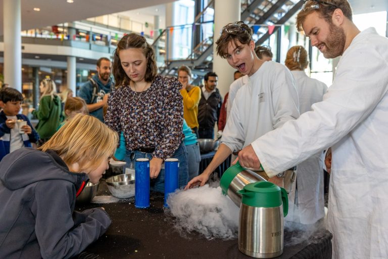 Rondleiding door het Chemisch Lab