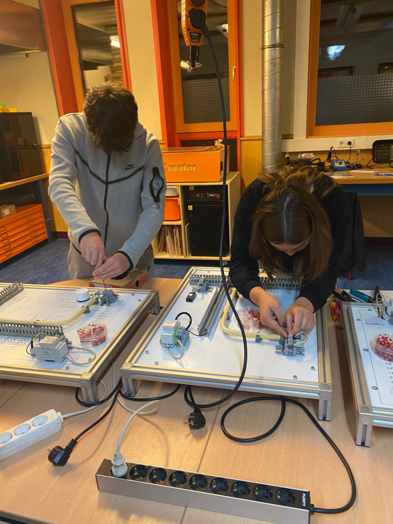 Bouw, test & speel- techniek voor jonge ontdekkers