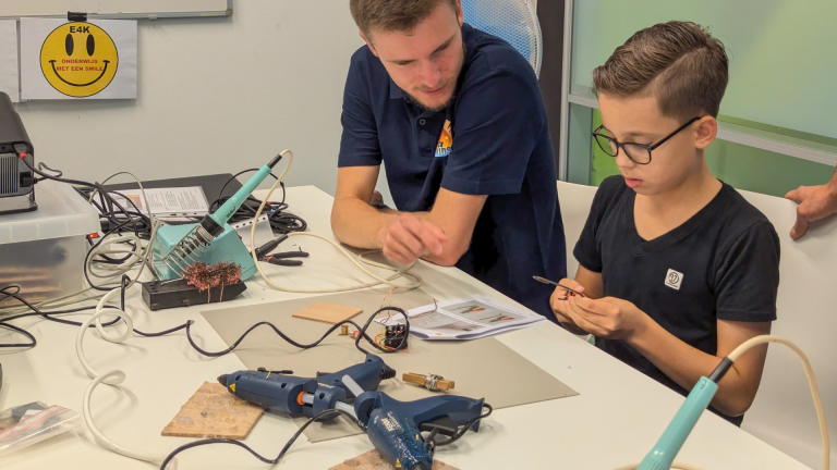 Elektronica4kids: solderen, programmeren en gamen