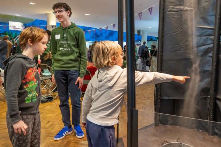 Beleef een mini-tornado met de tornado machine!