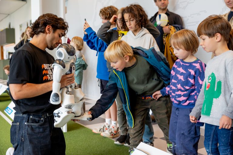 Demonstratie voetbalrobots