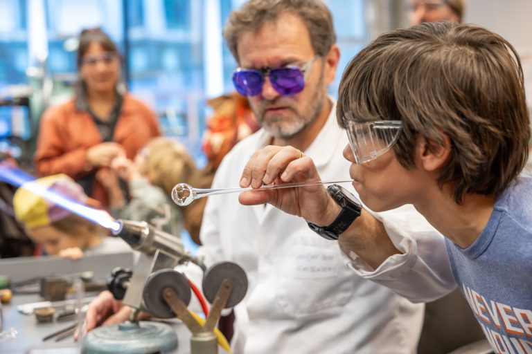 Demonstratie in de glasblazerij en zelf glasblazen