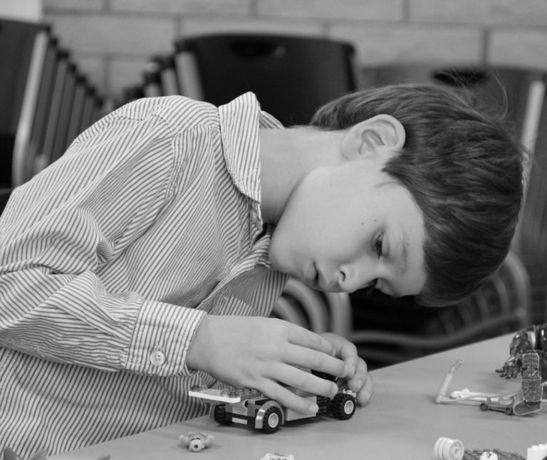 Wedstrijd: wie bouwt de snelste LEGO-auto?
