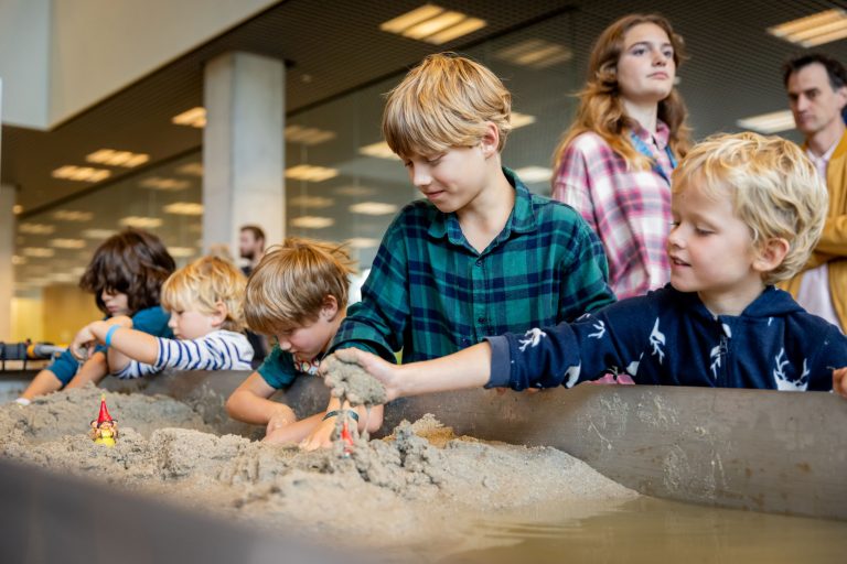 Experimenteren met de mini-rivier