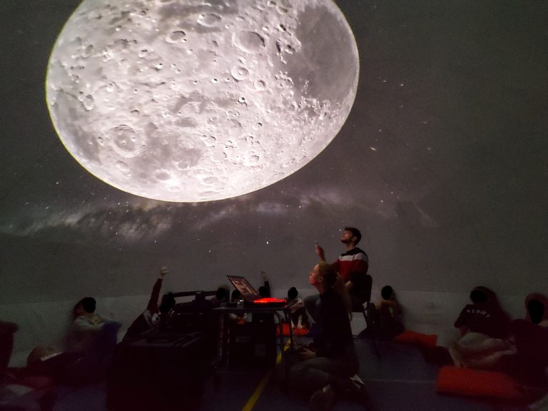 Bezoek het planetarium
